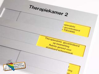 Houder met schuifplaatje met eigen afmeting en tekst.